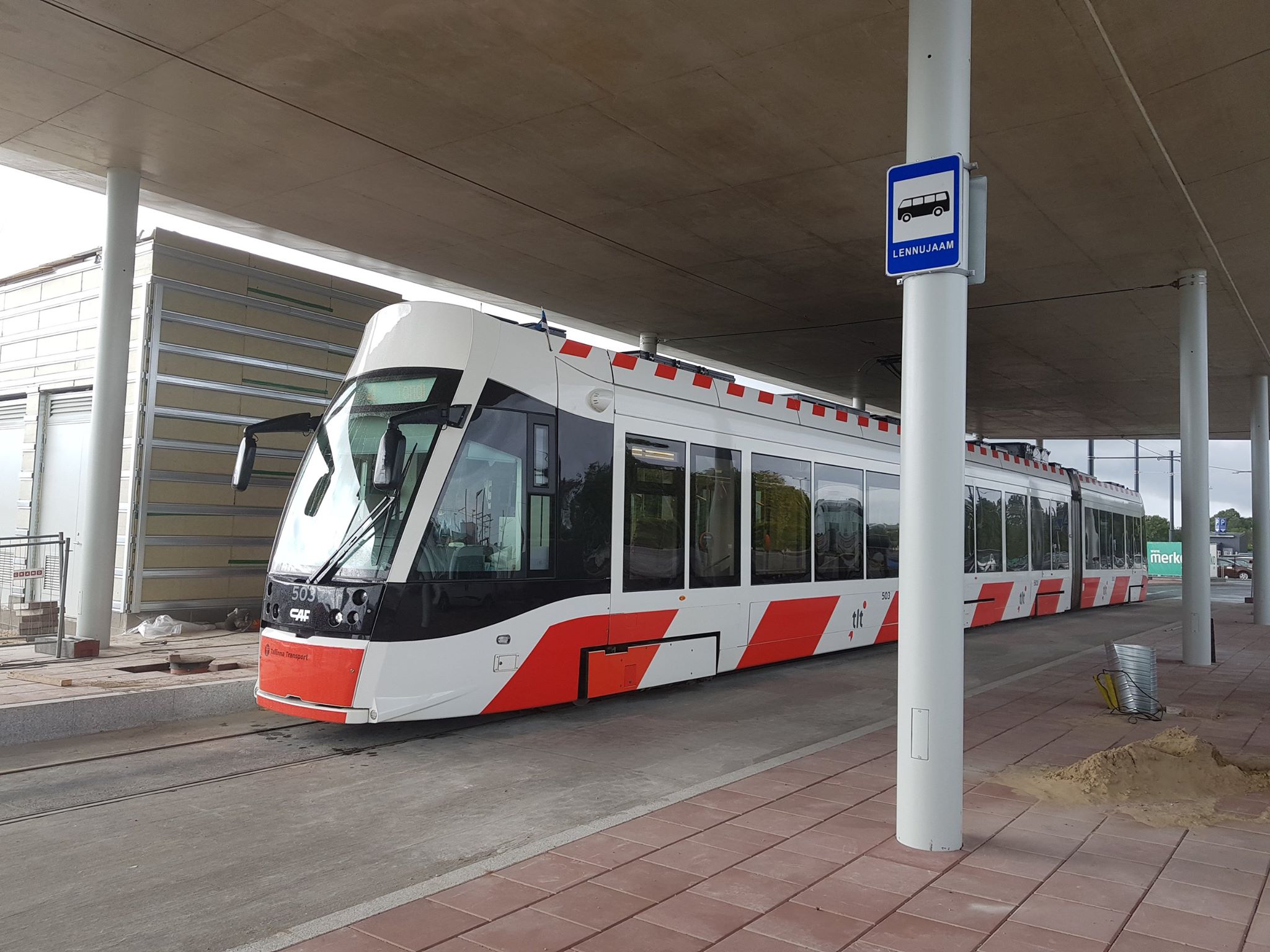 From central Tallinn to the airport – by tram